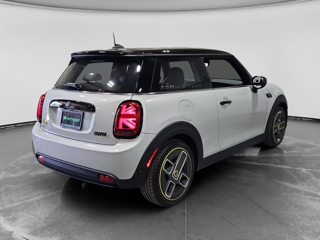 2022 MINI SE Hardtop view 3
