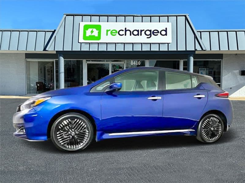 2023 Nissan LEAF view 4