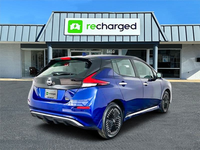 2023 Nissan LEAF view 6