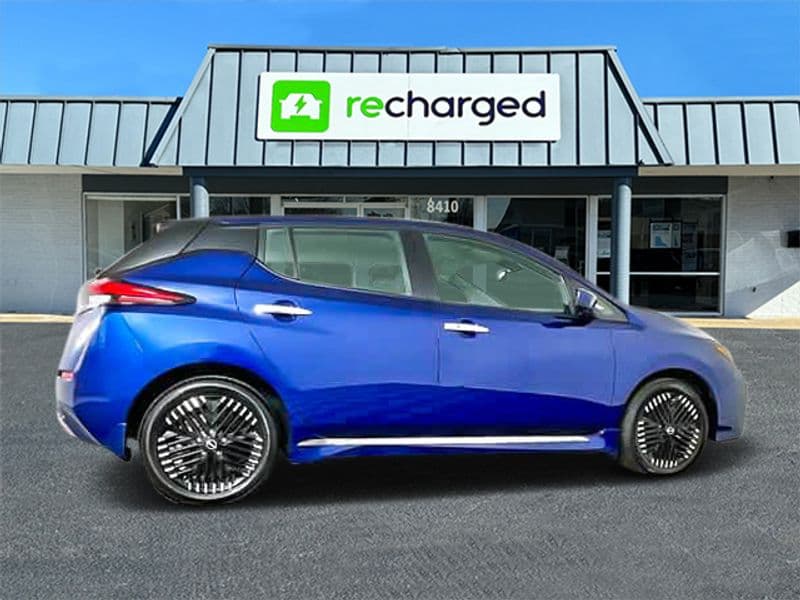 2023 Nissan LEAF view 7