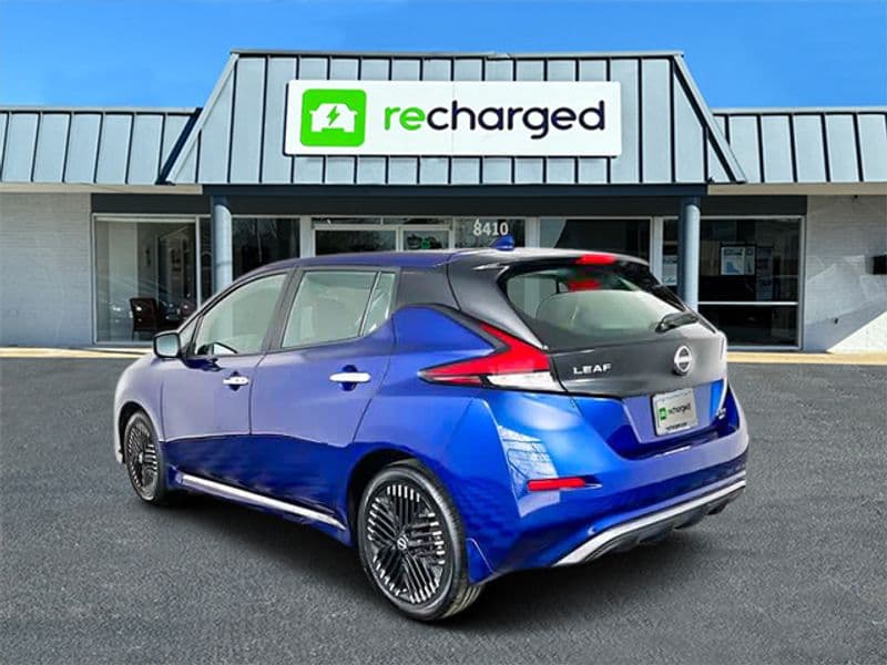 2023 Nissan LEAF view 8