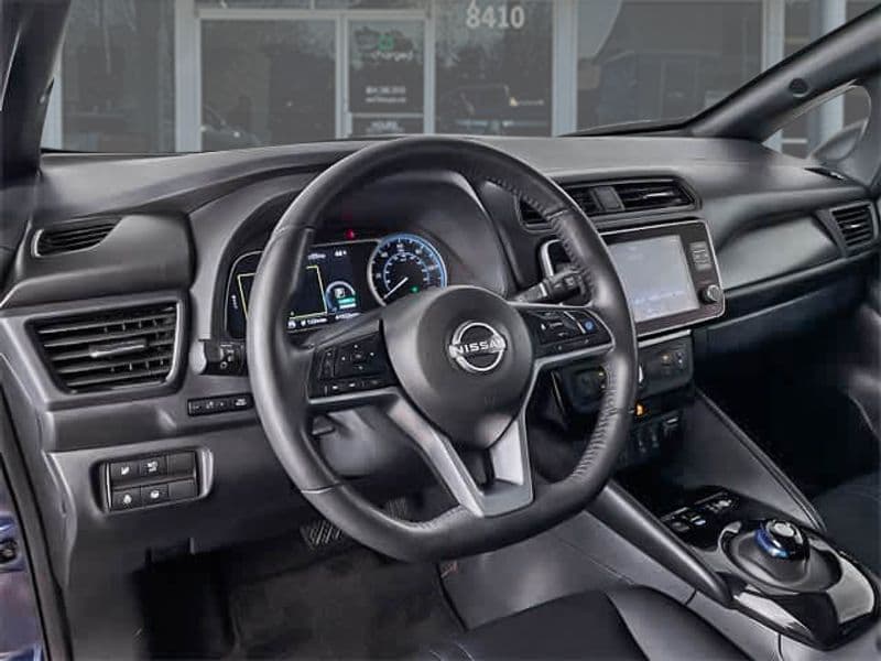 2023 Nissan LEAF view 11
