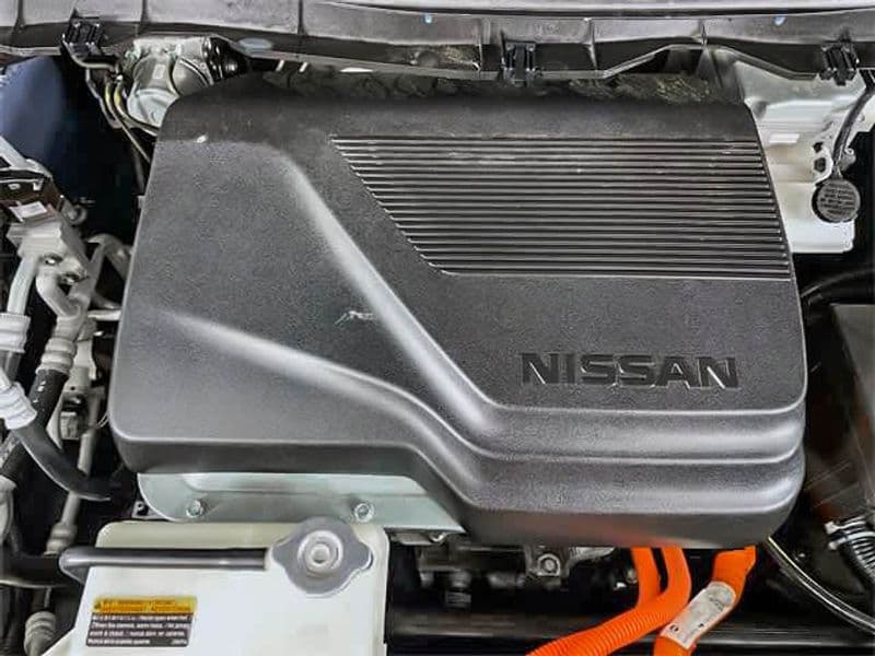 2023 Nissan LEAF view 17
