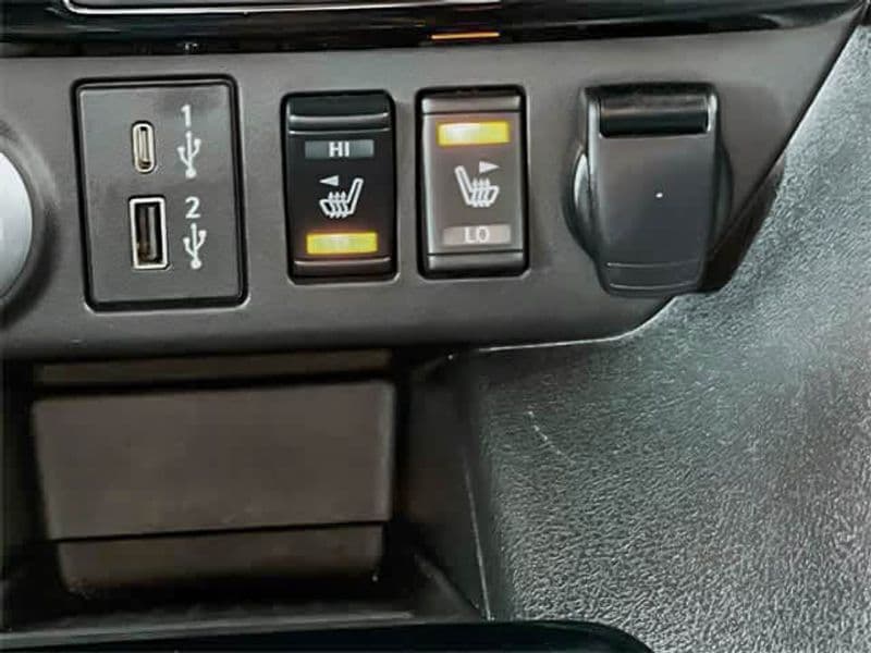 2023 Nissan LEAF view 19