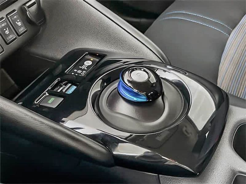 2023 Nissan LEAF view 25