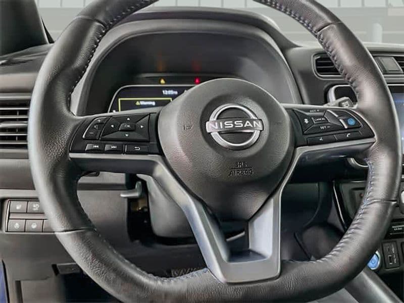 2023 Nissan LEAF view 21