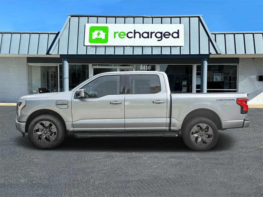 2022 Ford F-150 Lightning view 3