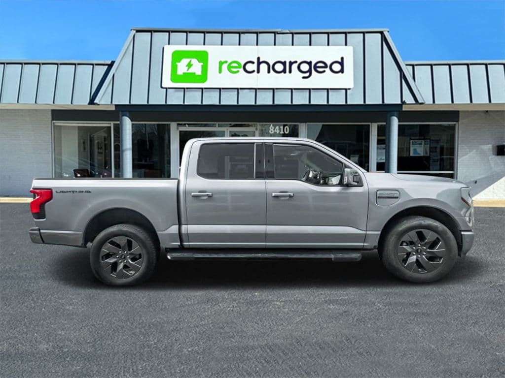 2022 Ford F-150 Lightning view 5