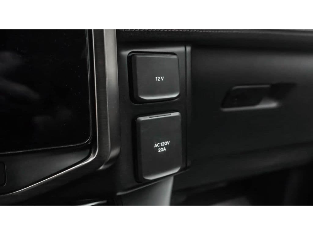 2022 Ford F-150 Lightning view 17