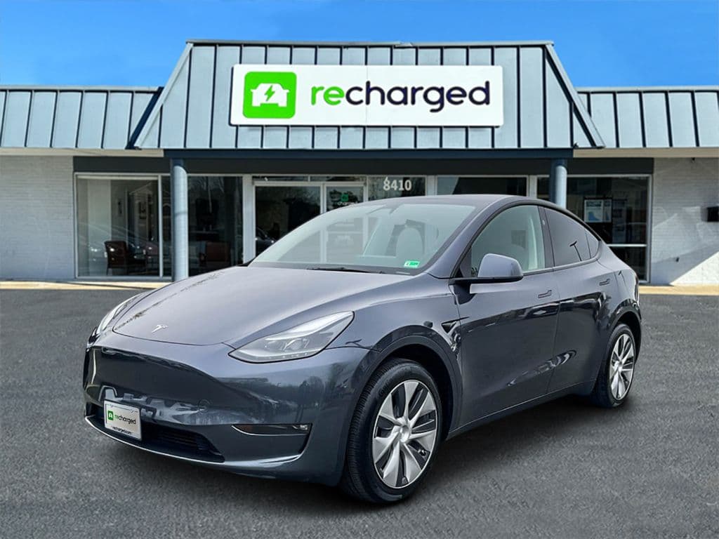 2023 Tesla Model Y view 3