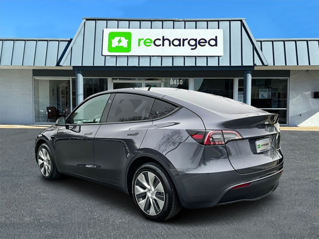 2023 Tesla Model Y view 4