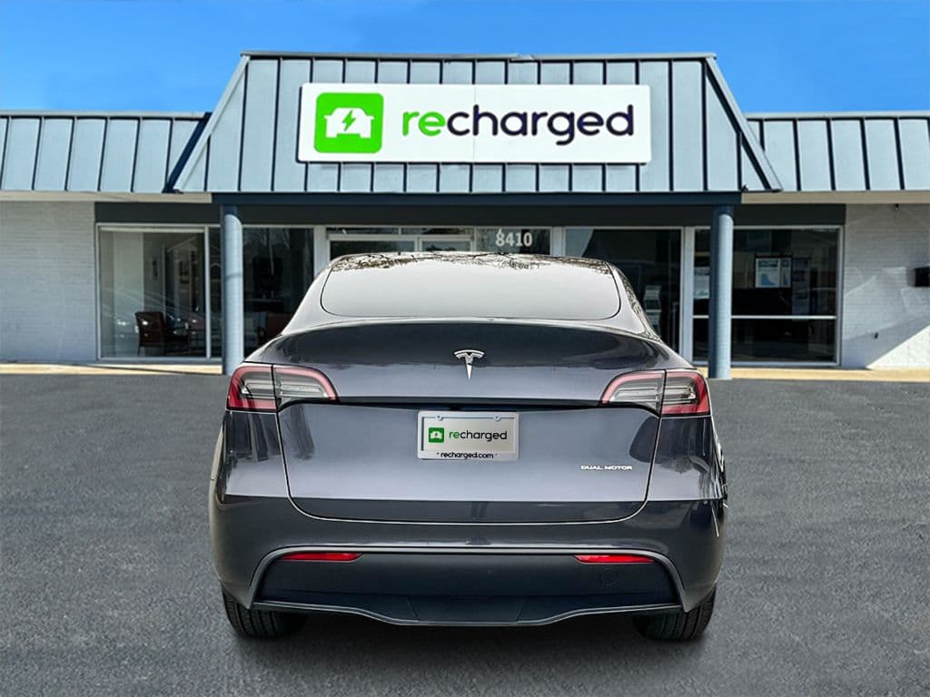 2023 Tesla Model Y view 5