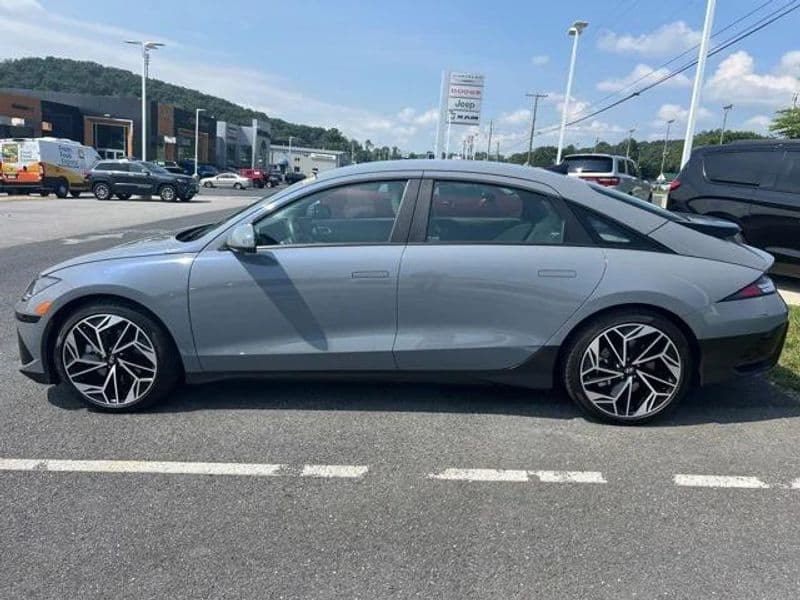 2024 Hyundai IONIQ 6 view 2