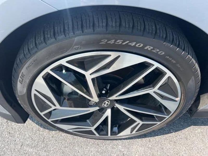 2024 Hyundai IONIQ 6 view 9