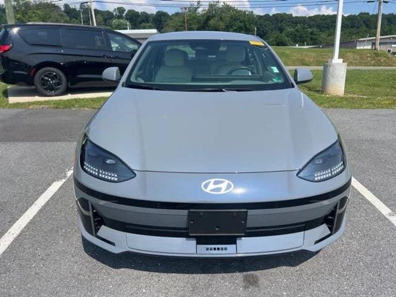 2024 Hyundai IONIQ 6 view 8