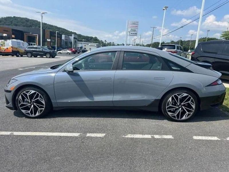 2024 Hyundai IONIQ 6 view 2