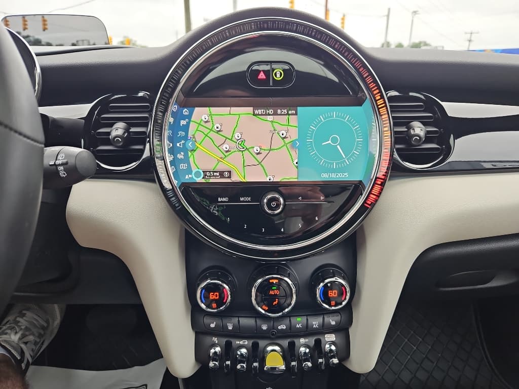 2022 MINI SE Hardtop view 11