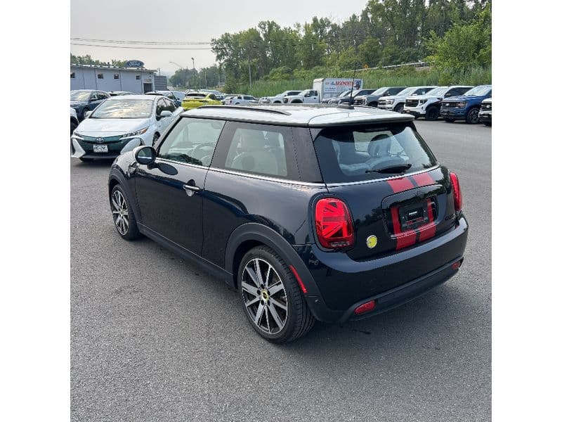 2022 MINI SE Hardtop view 2