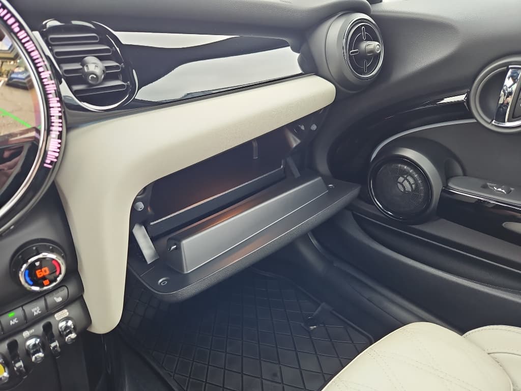 2022 MINI SE Hardtop view 20