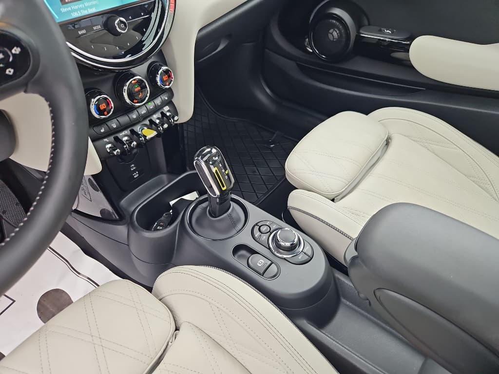 2022 MINI SE Hardtop view 18