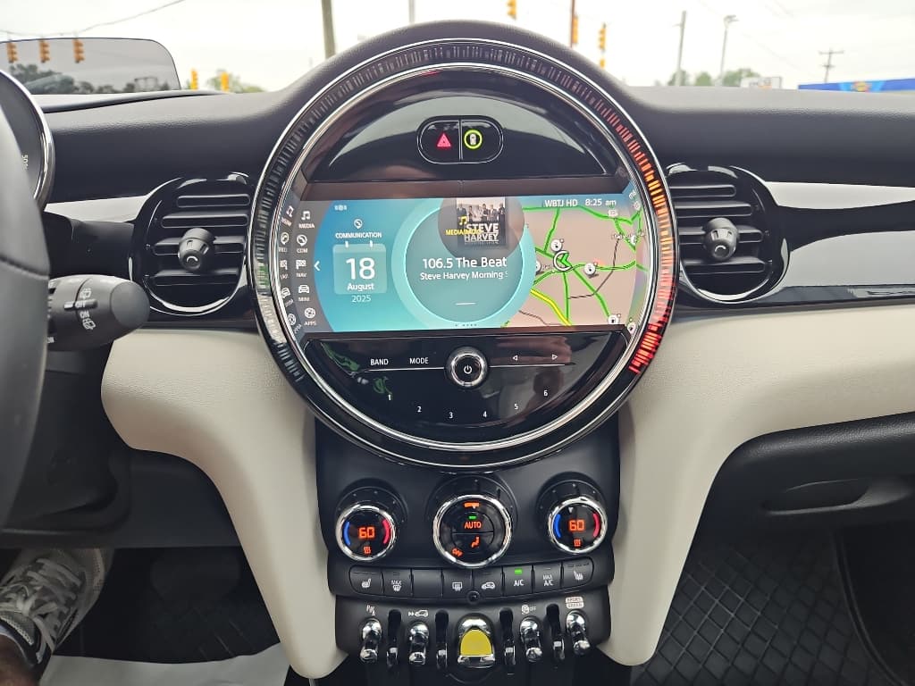 2022 MINI SE Hardtop view 10