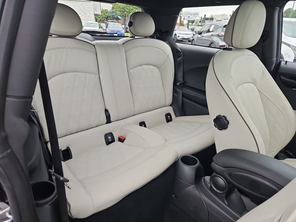 2022 MINI SE Hardtop view 22
