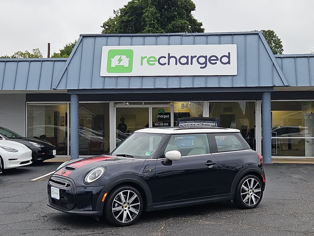 2022 MINI SE Hardtop view 1
