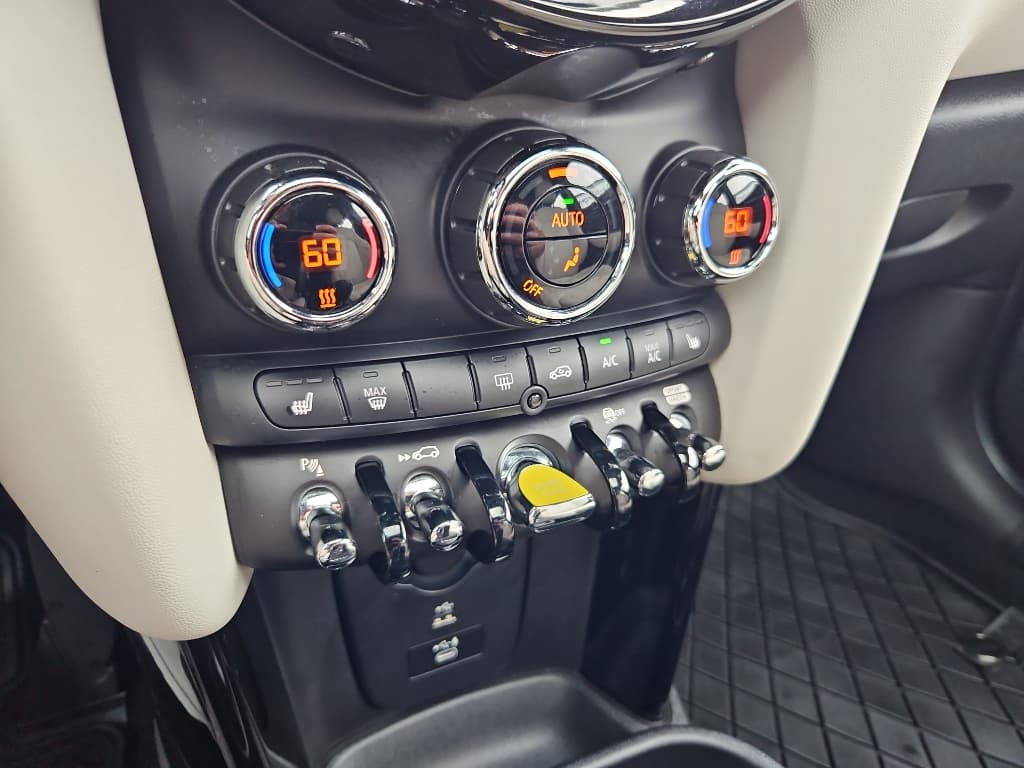 2022 MINI SE Hardtop view 15