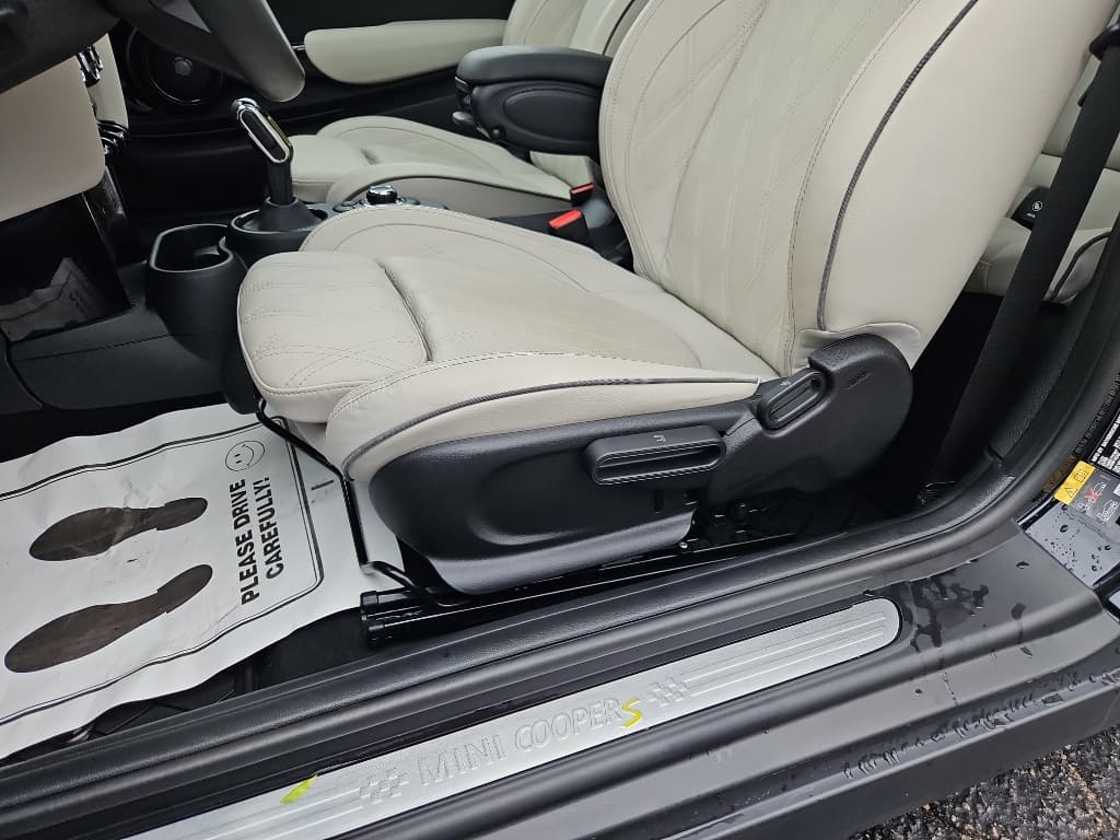 2022 MINI SE Hardtop view 6