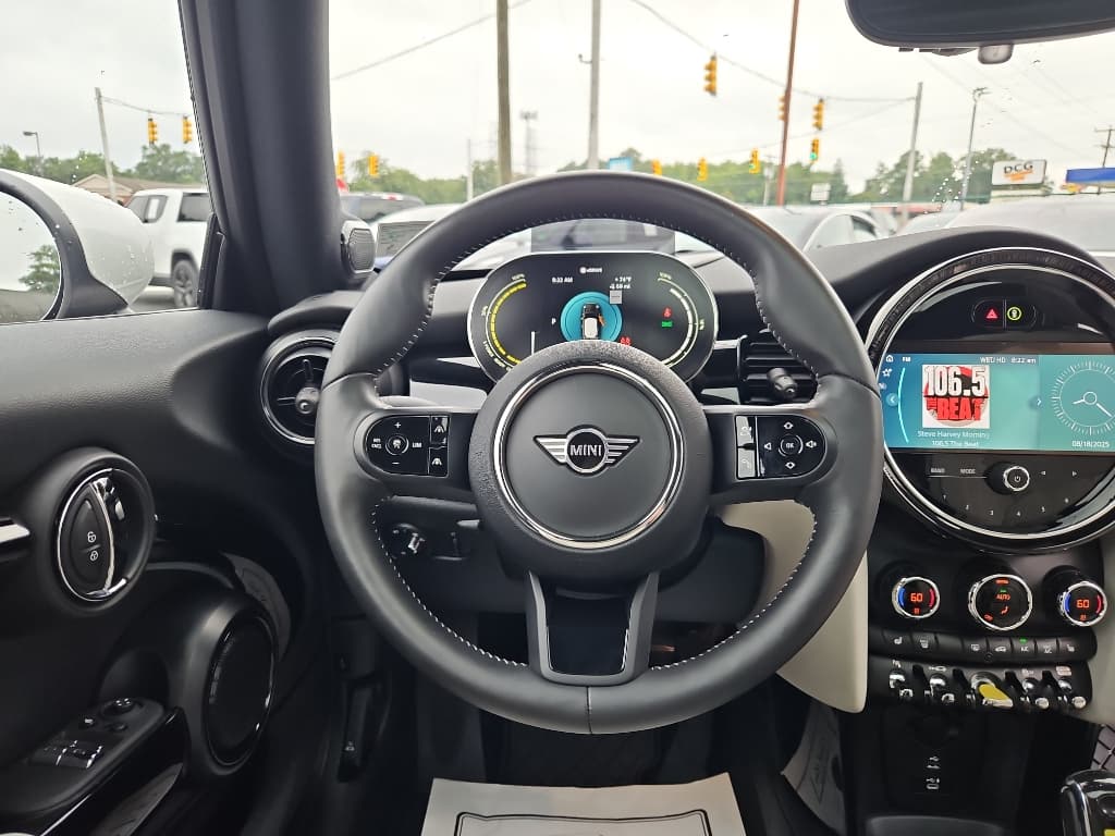 2022 MINI SE Hardtop view 7