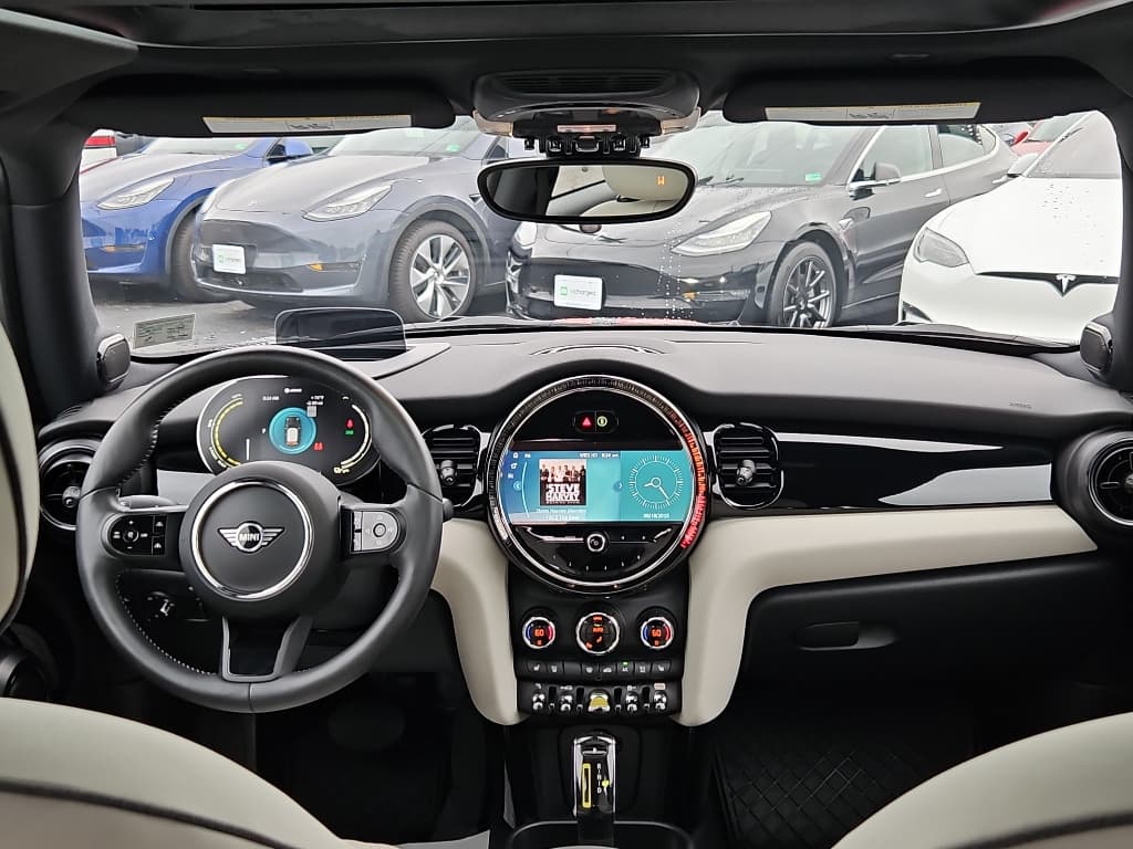 2022 MINI SE Hardtop view 14
