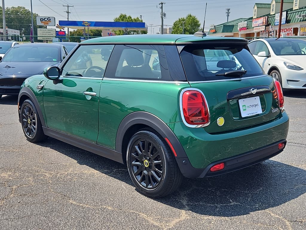 2023 MINI SE Hardtop view 2