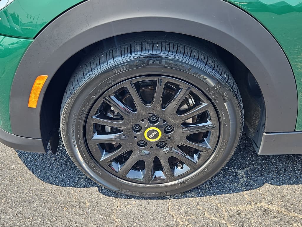 2023 MINI SE Hardtop view 9