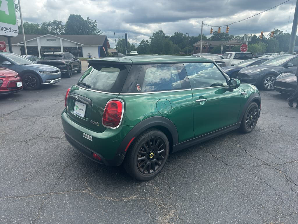 2023 MINI SE Hardtop view 3