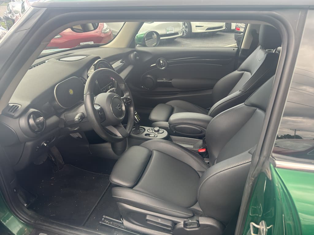 2023 MINI SE Hardtop view 5