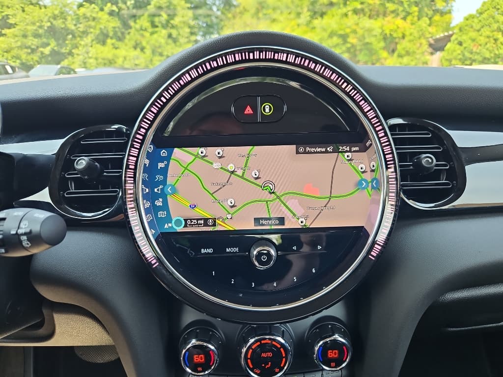 2023 MINI SE Hardtop view 11