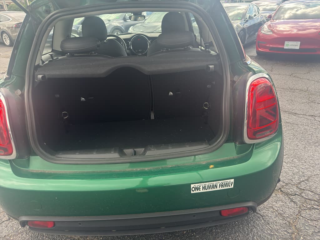 2023 MINI SE Hardtop view 6