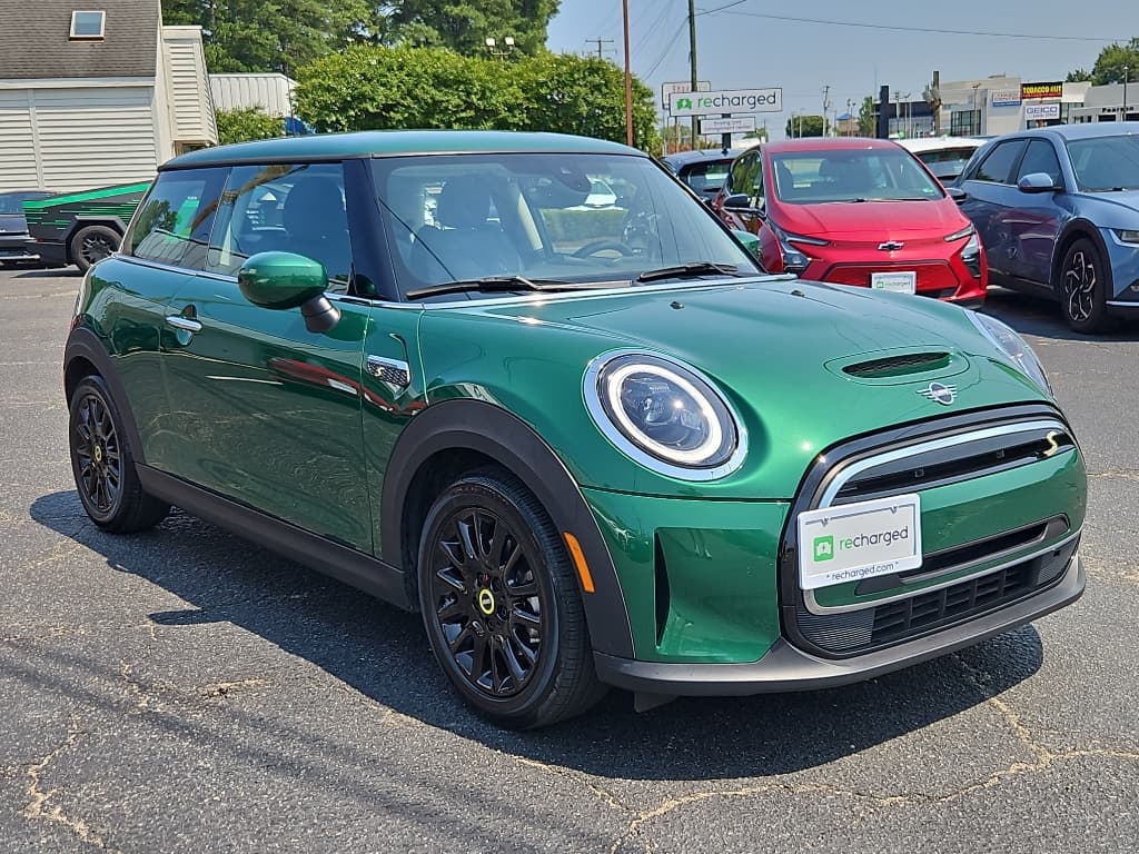 2023 MINI SE Hardtop view 4
