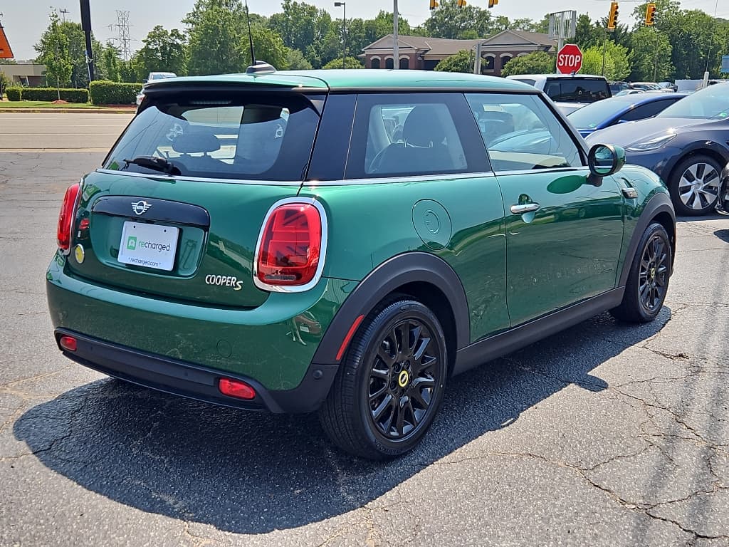 2023 MINI SE Hardtop view 3