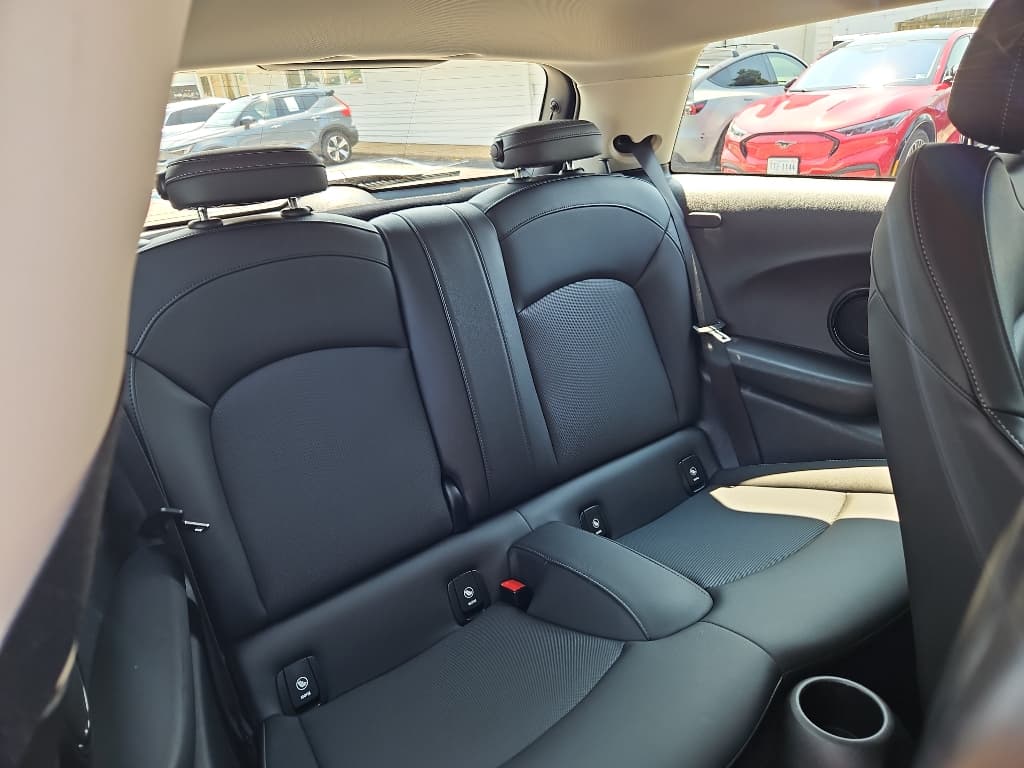 2023 MINI SE Hardtop view 19