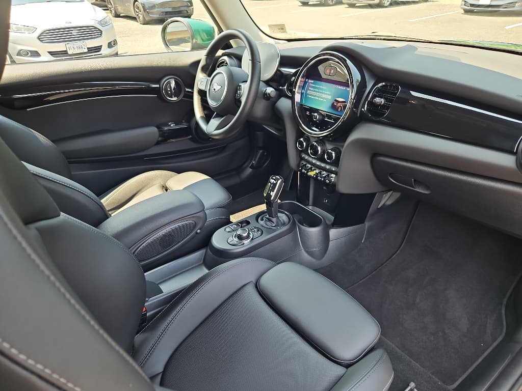 2023 MINI SE Hardtop view 16