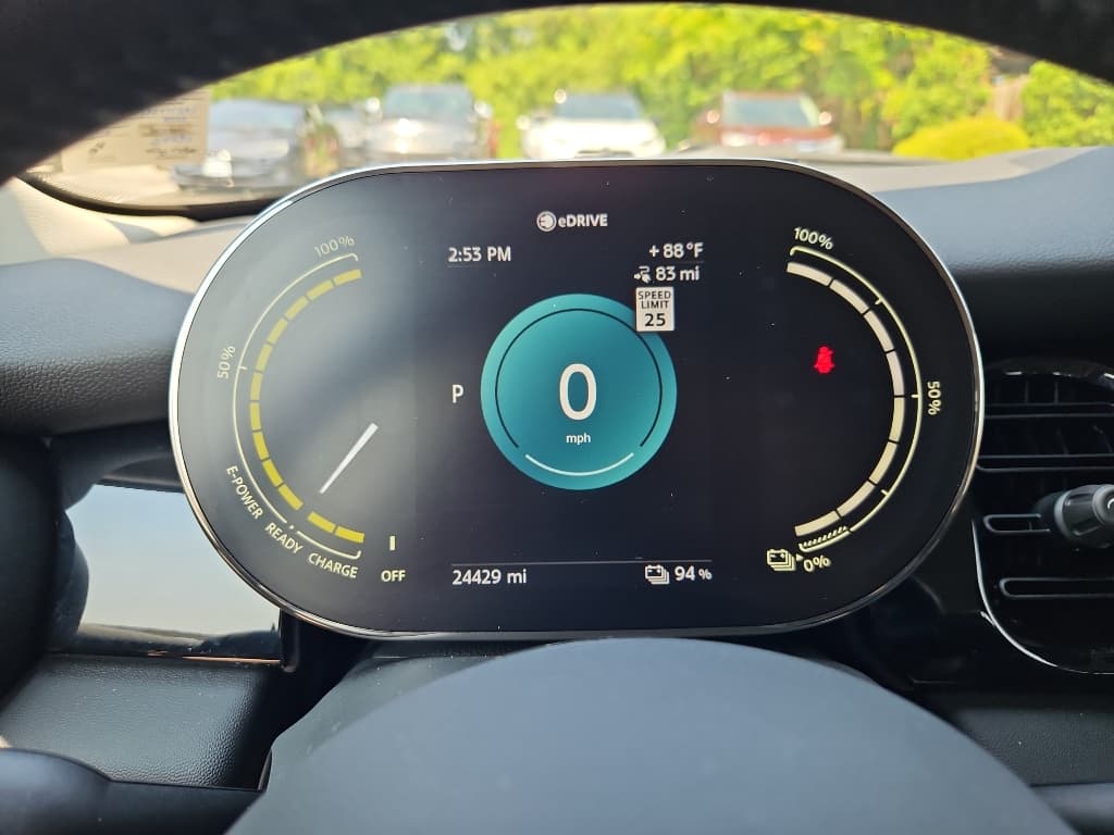 2023 MINI SE Hardtop view 10