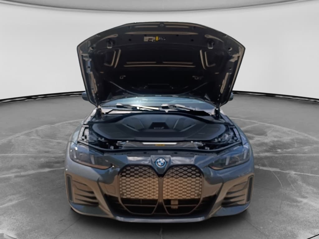 2025 BMW i4 view 5