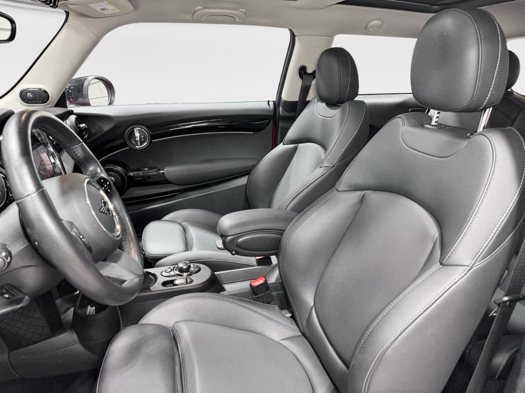 2024 MINI SE Hardtop view 17