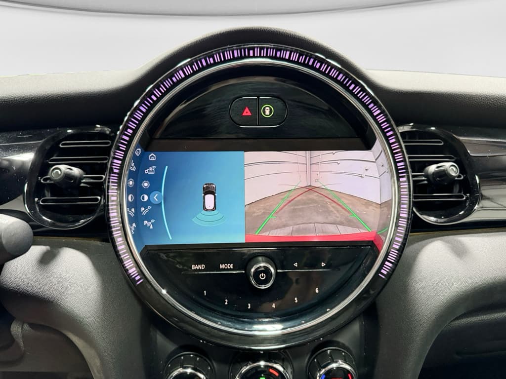 2024 MINI SE Hardtop view 14
