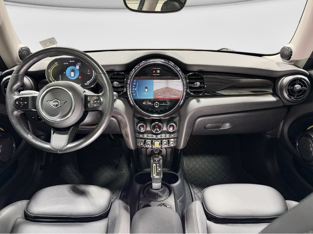 2024 MINI SE Hardtop view 16