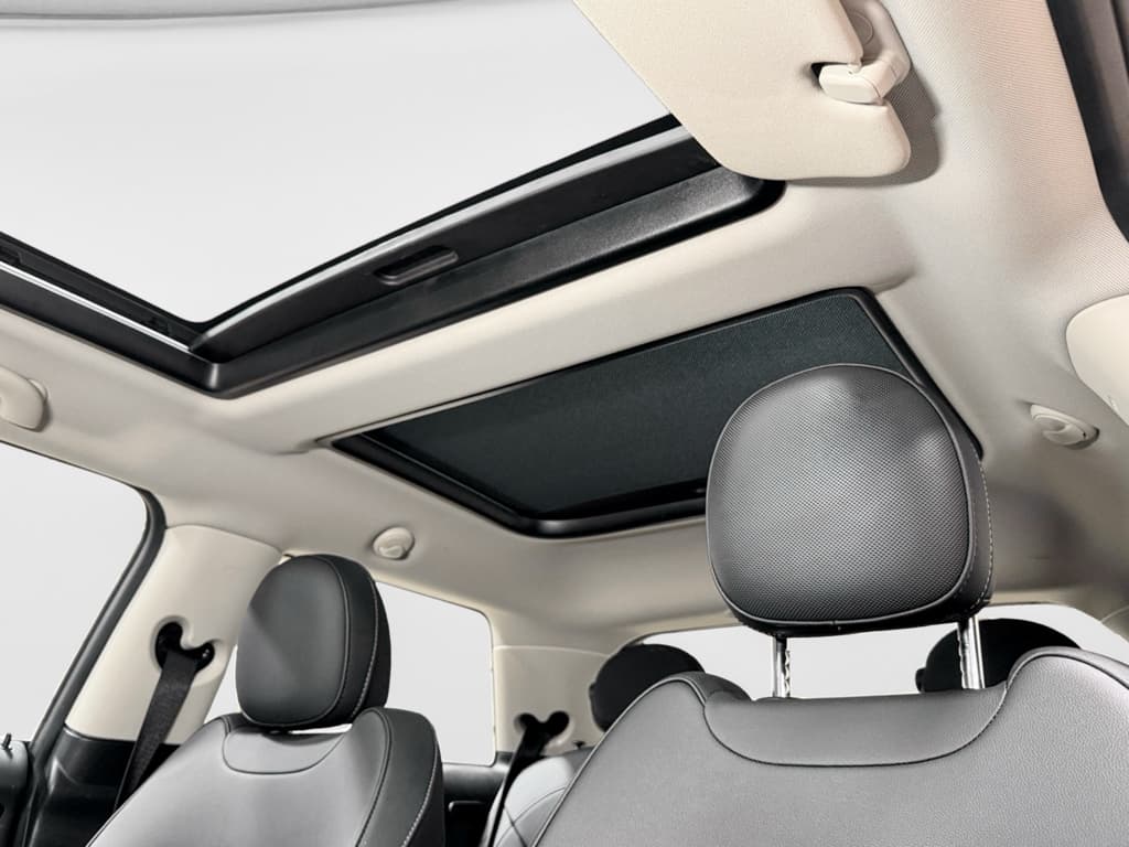 2024 MINI SE Hardtop view 23
