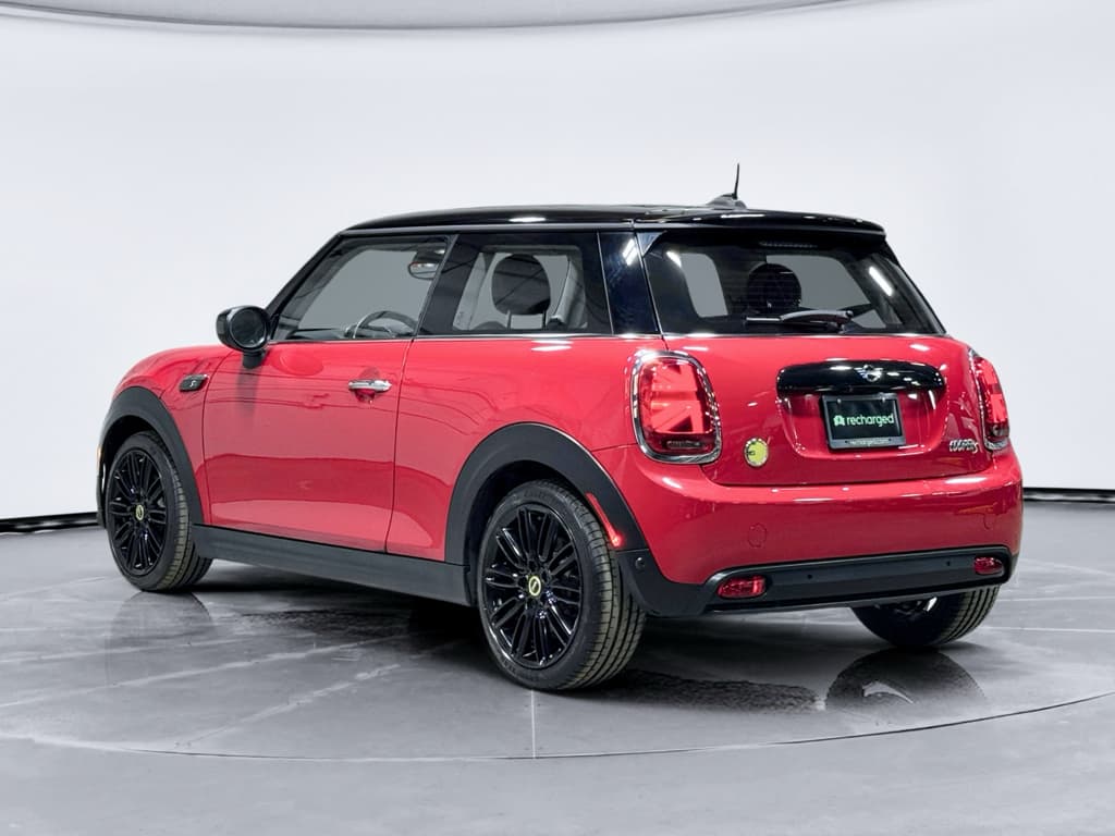 2024 MINI SE Hardtop view 2