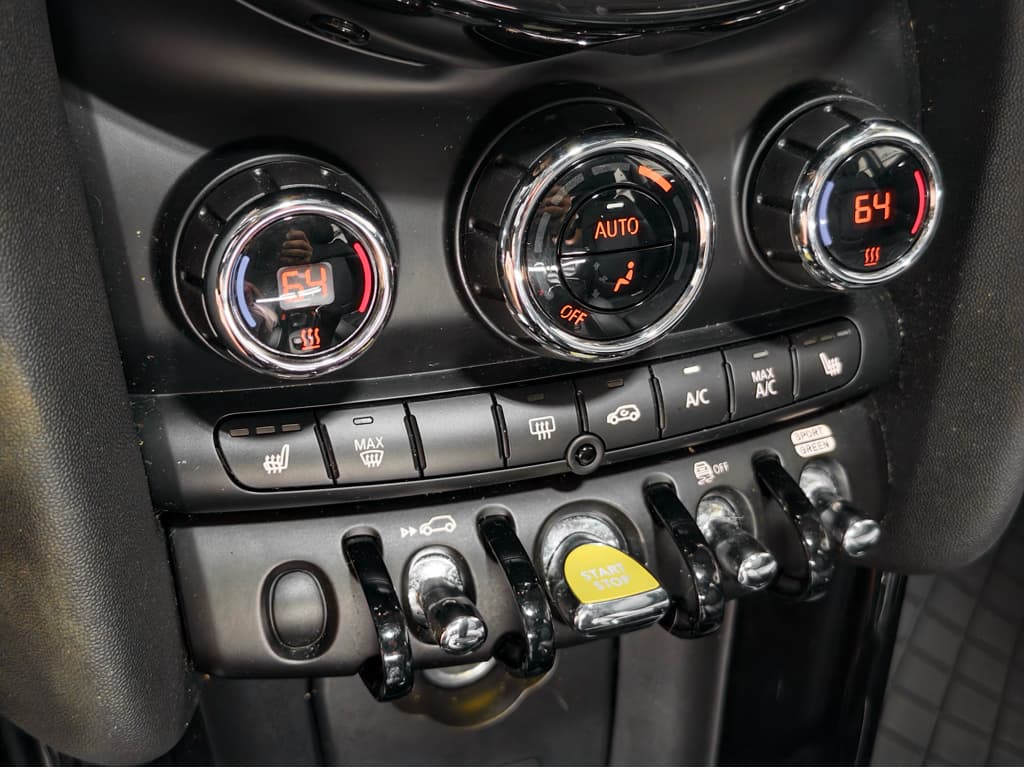2024 MINI SE Hardtop view 15