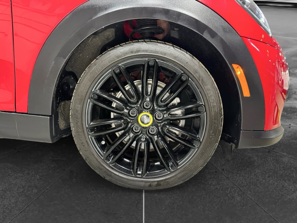 2024 MINI SE Hardtop view 32